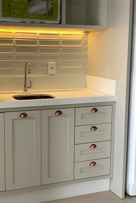 Cozinha nude e branco Moveis cozinha Decoração cozinha Cozinhas modernas