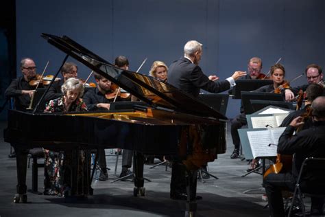 7 Hot Sexy Anne Queffelec Bikini Pics