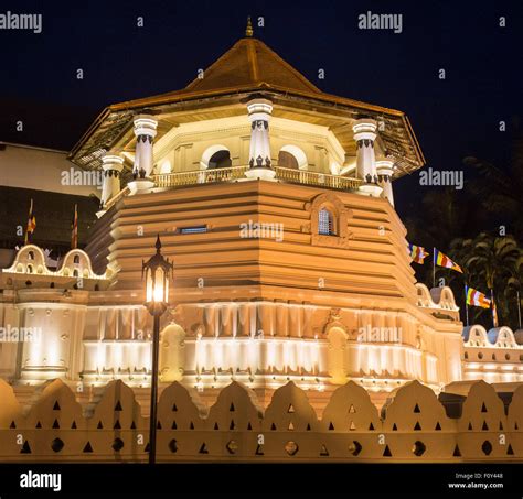 Temple of the Tooth Stock Photo - Alamy