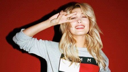 Тениска Tommy Hilfiger (66 снимки): дамски тениски с лого, поло, бяло