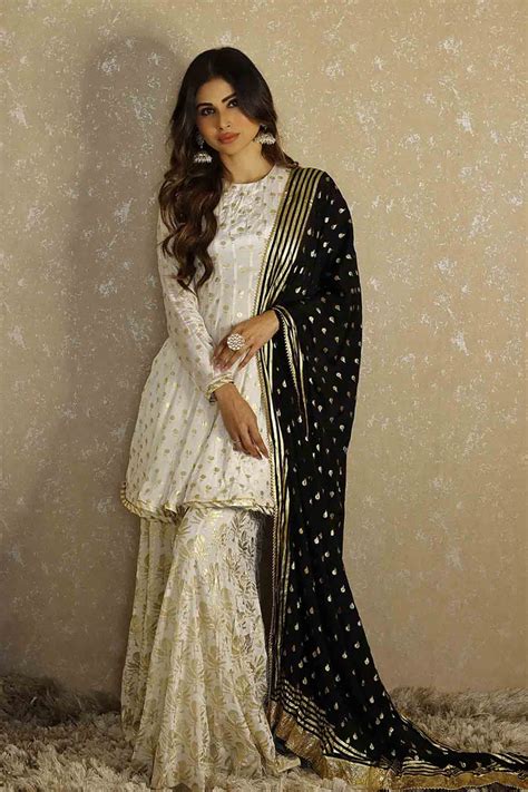 शरारा सूट के नए डिजाइन Sharara Suit Designs For Wedding Function Herzindagi