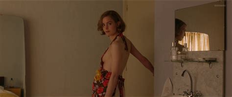 Naked Hannah Hoekstra In De Helleveeg