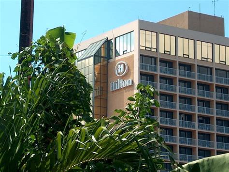 Kingston Airport Private Town Car Transfer To Hilton Kingston Hotel