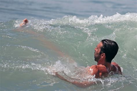Photo Gianluigi Buffon Samuse Sur Une Plage De Massa Carrara En