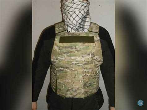 Под масками скрыты суровые лица калаш камуфляж берцы бронежилет - фото ...