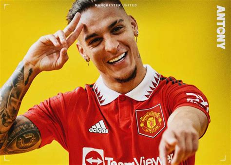 Veja as primeiras fotos de Antony em sua chegada ao Manchester United ...