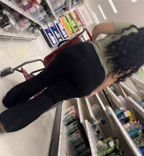 Pregnant Milf With A Huge Ass Spandex Leggings Yoga Pants Forum