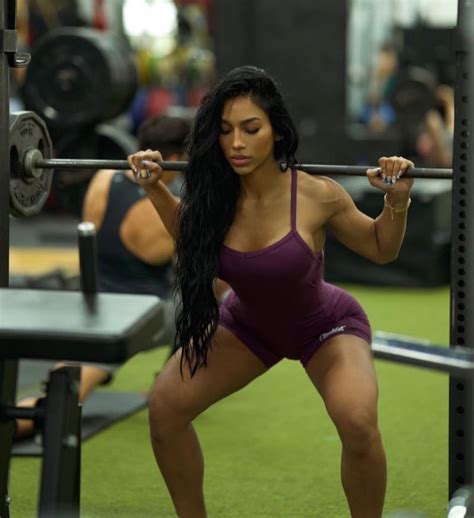 Instagram Babe Virginia Sanhouse Shows Off Modelling Skills With Sexy Photos Daily Base EN