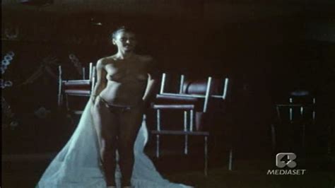 Naked Paola Senatore In Bersaglio Altezza Uomo