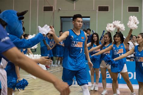 Chuyện tình lãng mạn của hot boy bóng rổ 1m86 ở Hà Nội và fan nữ xinh đẹp Báo Dân trí