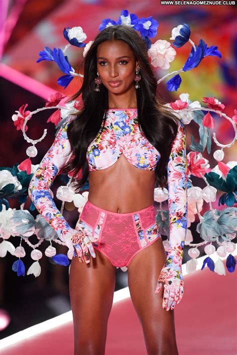Jasmine Tookes Sexy Posing Hot Babe Beautiful Celebrity Famous And Uncensored