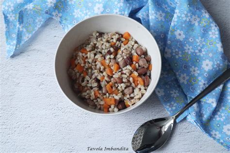 Zuppa Di Orzo E Farro Con Legumi Misti Tavola Imbandita