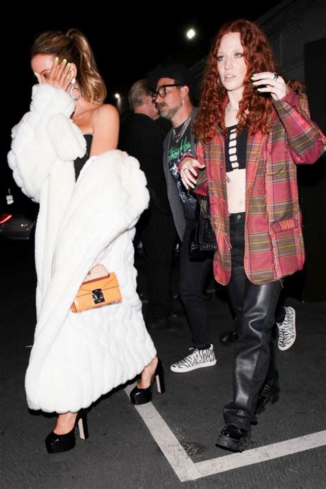 Kate Beckinsale Appears Naked Under Fur At The Grammy Photos The Fappening