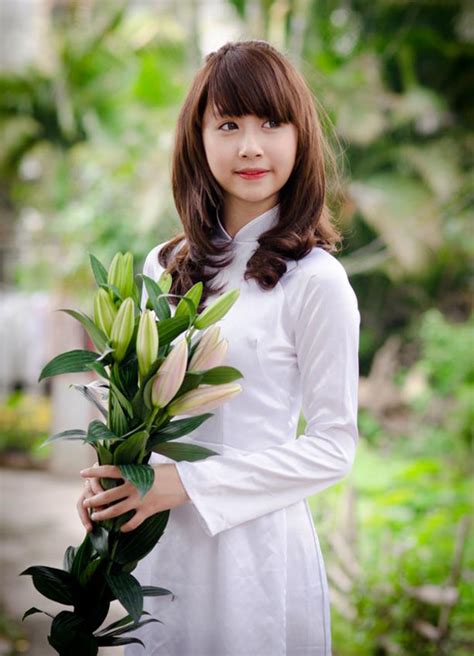 Hot girl Việt đọ sắc trong tà áo dài truyền thống