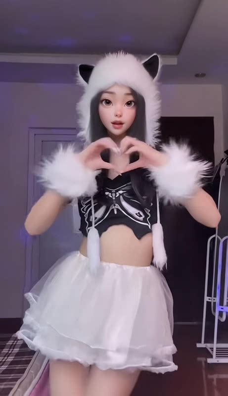 Tò mò trước nhan sắc thật của hot girl TikToker giấu mặt Quỳnh Bei