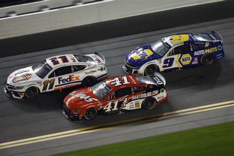 Nascar Betting Odds Denny Hamlin Is One Of Three Drivers At 1200 To