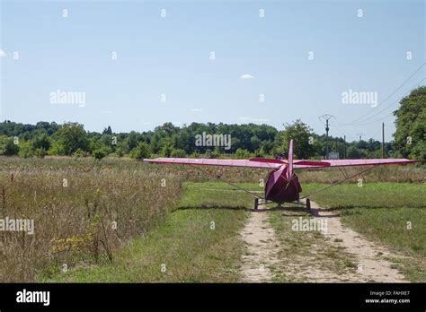 Lila flugzeug -Fotos und -Bildmaterial in hoher Auflösung – Alamy