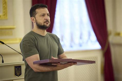 Macht Putin Platt Aufsehenerregendes Konzert Von Pussy Riot In Tirol Musik Derstandard At