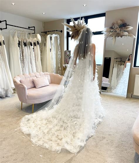 32 Feather Wedding Dress Ideas You’ll Absolutely Love (With 32 Gorgeous