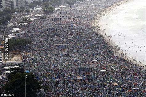 LOS 3 MILLONES QUE VIERON A ROD STEWART EN COPACABANA EL FIN DEL AÑO ...