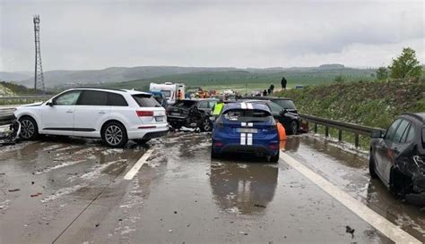 Massenunf Lle Auf Der A Zwei Tote Und Viele Verletzte