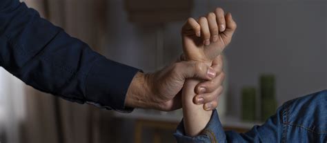 Professor Afastado Por Suspeita De Ass Dio Sexual Contra Alunas