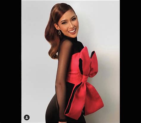 Tự học online Mỹ nhân eo 51cm diện bikini khoét từ mông lên đến nách nhìn thôi đã choáng