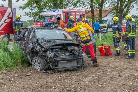 Pkw Lenker Wurde Nach Unfall Im Bezirk Amstetten Ins Spital Geflogen