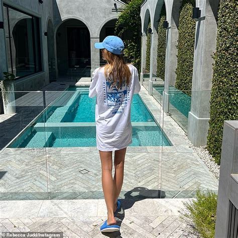 Rebecca Judd Flaunts Her Lithe Physique In A Bikini Daily Mail Online