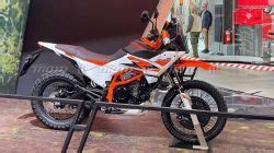 ktm  duke  ktm  adventure  comparison drivespark