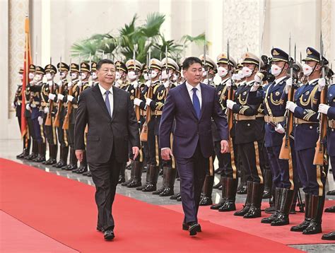 习近平同蒙古国总统呼日勒苏赫举行会谈