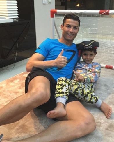 Madre prestó vientre a su hijo gay para que se convirtiera en padre Nueva Mujer