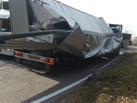 V Ls Lkw Bleibt Im Tunnel H Ngen S Dtirol News