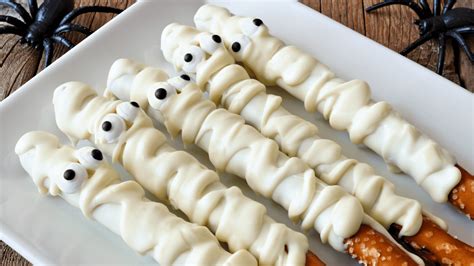 Easy 3-Ingredient Halloween Treats That're So Simple It's Frightening