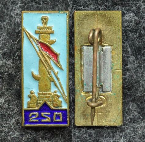 Знак Ленинград 250 лет - Значки и знаки