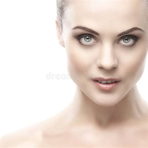 Verticale D Une Jeune Femme Nue De Caucasien De Brunette Image Stock