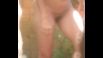 Femme mature prise dans le jardin Vidéos Porno et Sex Video Tukif Porno