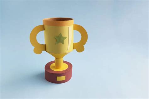 DIY Trophy Using a Toilet Paper Roll - Single Girl's DIY