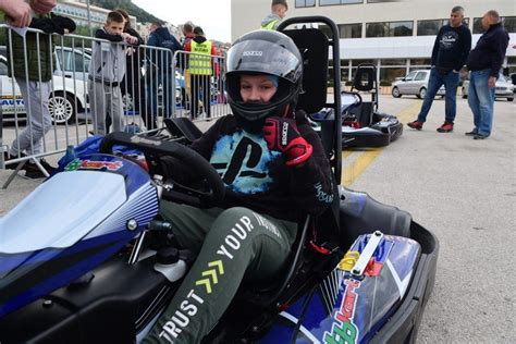 OKTANSKI SPEKTAKL U GRUŽU Mladi vozači pokazali umijeće u karting