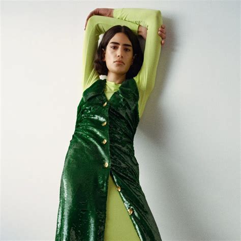 El Irresistible Nude Empolvado Vogue