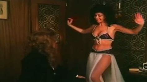 Naked Mara Vador in La señora del Oriente Express