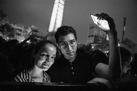 Cigarettes After Sex στην Αθήνα εικόνες από τη συναυλία στην Τεχνόπολη Athens Voice