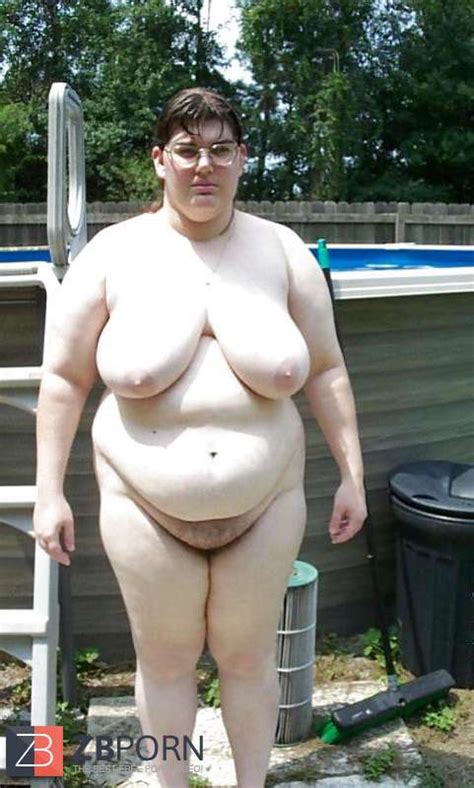 Nude Outdoor Two Plumper Off The Hook ZB Porn