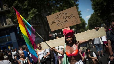Paris le parcours de la Gay Pride 2016 amputé de moitié L Express