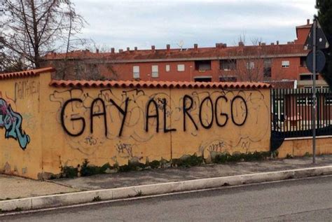 Gay Al Rogo Scritte Omofobe Su Una Scuola Di Roma Gay It