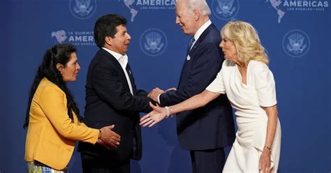 Pedro Castillo Y Su Saludo Protocolar Con Joe Biden En La Ix Cumbre De Las Américas Infobae