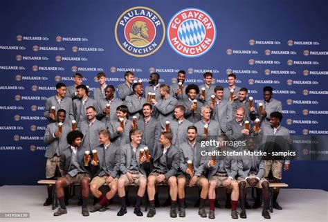 team  fc bayern munchen pose   fc bayern muenchen