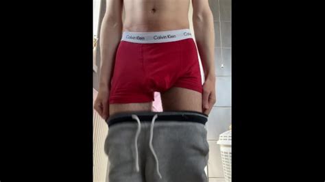 嘈杂的小便视频 Pornhub Gay