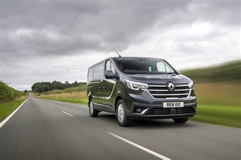 New Renault Trafic Passenger Commercialvehicle 1