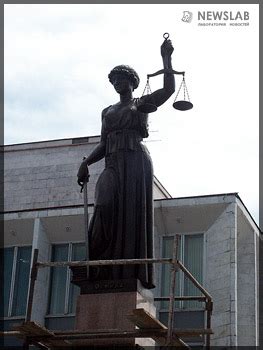 У здания краевого суда установлена бронзовая статуя Фемиды / Новости ...